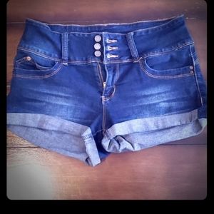 YMI "wannabettabutt"